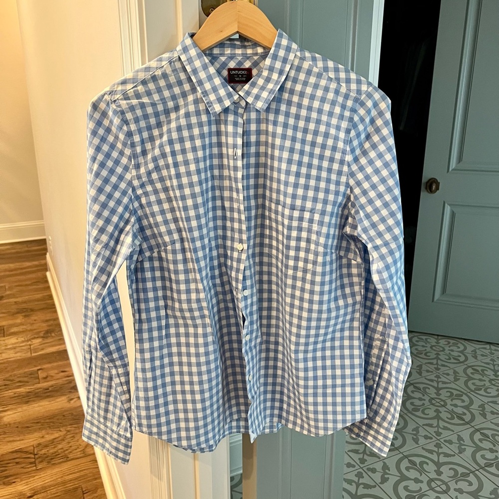 UNTUCKit Blue and White Button Down Shirt
